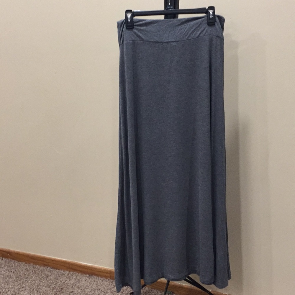 Women’s gray maxi skirt size M